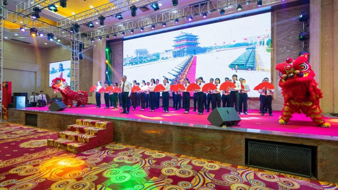 金虎迎新·領(lǐng)跑2022 | 集團(tuán)年度總結(jié)會(huì)暨新年晚會(huì)完美落幕！(圖14)