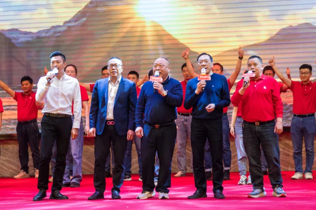 聚勢·創(chuàng)變·敢為 | 強(qiáng)輝集團(tuán)2025年迎新晚會圓滿結(jié)束，共繪未來新藍(lán)圖(圖20)